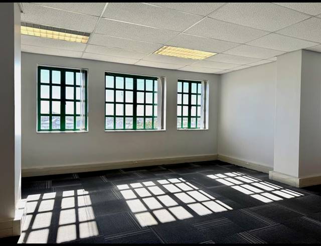 BUSINESS PROPERTY TO RENT IN CLAREMONT